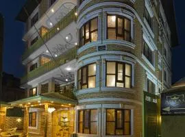 Triangle Retreat - Royal Habib Residency