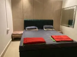 Green rooms stays 39
