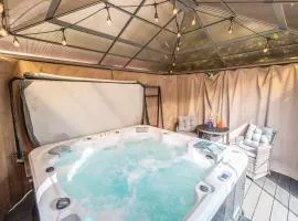 Large 3 Bed House in Coventry by ARP Homes with Hot Tub, Free Parking, Ideal for Groups, Families & Business Stays