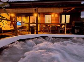 Koa Lodge style Bali avec jacuzzi, Hotel in Saint-Joseph
