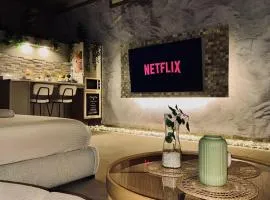 BREATH47SPA - Private Spa Suite White Jacuzzi & Sauna in Marbella