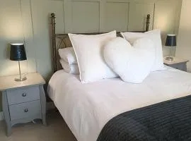 Cozy 3 Bed Cottage in Harrogate with free parking and strong wifi