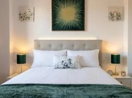 Madrid Suite, Airport, IFEMA, Pool