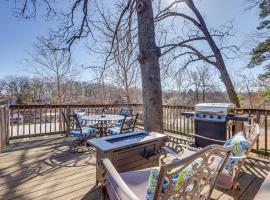 Lakefront Eucha Escape with Views and Boat Slip!, hotel i Eucha