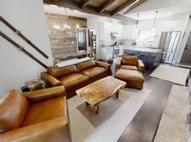 Chalet Genepi - Taos Ski Valley - Fireplace - Mountain Views - Hot Tub - Washer-Dryer