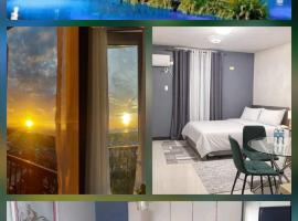 8th Floor Living at Alicias, hotel Lo-oc városában