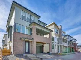 8 Mi to Denver Tech Center: Business-Ready Retreat