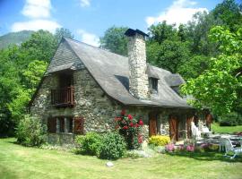 Le charme des Pyrénées dans la Bergerie Aurita โรงแรมในBéost