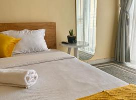 1 minute walk to Victoria Mall, hotel u gradu Entebe