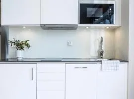 SKY TOWER GOLDEN 30 with JACUZZI & SAUNA