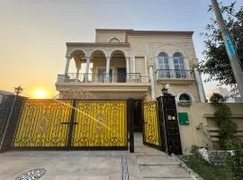 Luxirous 6Bedroom Family Home in Bahria