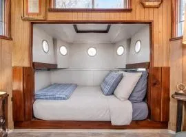 Shipwreck with upper deck, Dock Access, Kayaks