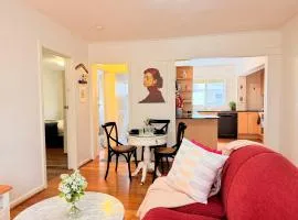 Melbourne St Kilda Entire Apartment Beachside, Grandprix F1, WiFi and Free Parking Included