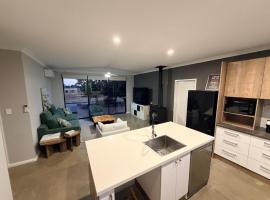 Noughts and Crosses, Hotel in Metricup