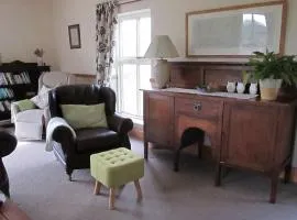 Owl Cottage High Weldon