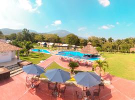 Yaxja Hotel Tamasopo, hotel in Tamasopo