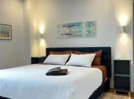 The Royal Perch, King Bed, Downtown Views, AC, Unit 508