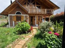 Cabaña natural con vista espectacular frente a Laguna la Cocha-Eco Fibonacci