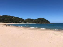 Birdsong Bach Whangaumu Bay Tutukaka โรงแรมในตูตูคาคา