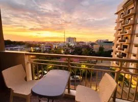 2 BR near NAIA SM BF Pool Balcony 6 guest