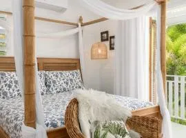 Fullmoon Cottage - Easy Walk to the Beach and Town