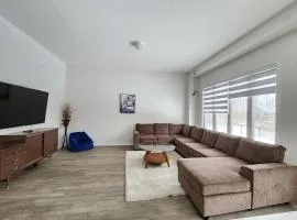 Spacious 4 BDRM Home on Ravine Lot