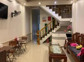 Holly's Hostel Ha Giang B&B