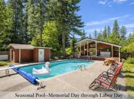 Maple Leaf Lodge by NW Comfy Cabins