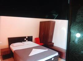 New Surya Deluxe Boarding & Lodging, viešbutis mieste Chik Ballāpur