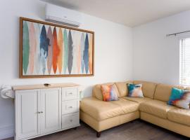 Private 1BR w Yard & King Bed Simi Valley, готель у місті Сімі-Валлі