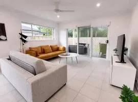 Modern 4-Bedroom Family Home in Park Ridge - Parking Included