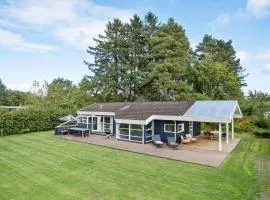 1627 Dronningmølle - Svalevej 3