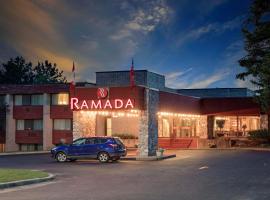 Ramada by Wyndham Pinewood Park Resort North Bay, hotel a North Bay
