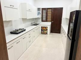 9 Bedroom Aerocity Villa near Airport - Amur Stays 6, hotel v destinaci Chandigarh Airport