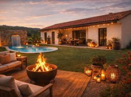 Lilly Aaron piscine et lac, Hotel in Artigues