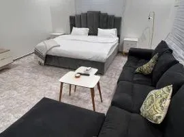 A quiet studio with a neat design استديو انيق وهادي