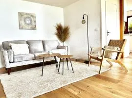 PURA VIDA garden & lakeview apartment