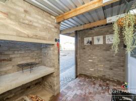 The Hill Cottage - La Colina Accommodation & Venue、ブラッケンフェルのホテル