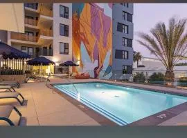 Center of Los Angeles 2B2B with Hollywood Sign View balcony-Pool-Rooftop