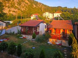 Karali Apartments، فندق في لاغادين