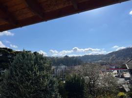 Appartement familial duplex, hotell i Eybens