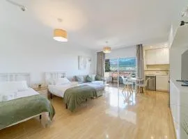 Kosta Homes - PYR Beach and Pool