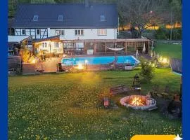 The Old Barn Luksusowa Stodoła z Całorocznym Jacuzzi Kominkiem i Widokiem na Wzgórza i Las dla 8-10 osób na Dolnym Śląsku min 2 noce