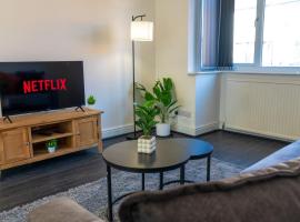 Spacious Private Home Sleeps 5 Garden & Parking, hotelli kohteessa Leicester
