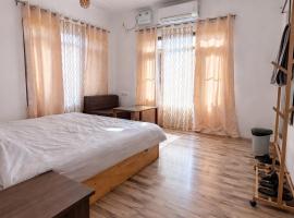 John's Homestay Srinagar - Stay Ride Hike – hotel w mieście Śrinagar