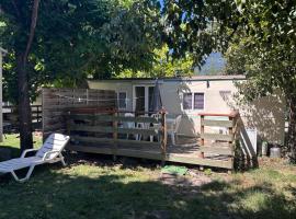 Mobil-Home Vintage, hotelli kohteessa Embrun