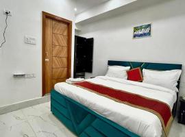 Hotel Abhinandan Arya Family Hotel - 700 meter away from Ram mandir, hotel u gradu Ayodhya