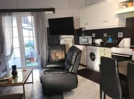 jim villa6family apartment wi-fi 500 with its own yard