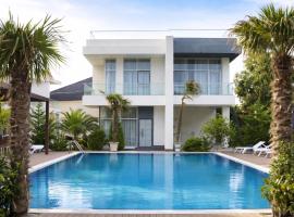 Lanai Villas & Hotel near WUF 13, hotel v destinaci Baku