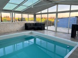 Maison pour réunion de famille Gîte des Tamaris, Hotel in Vouneuil-sous-Biard